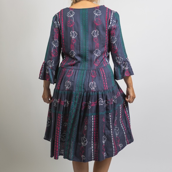 Akemi + Kin Embrodiered Dress size 4 Anthropolgie - Picture 3 of 4